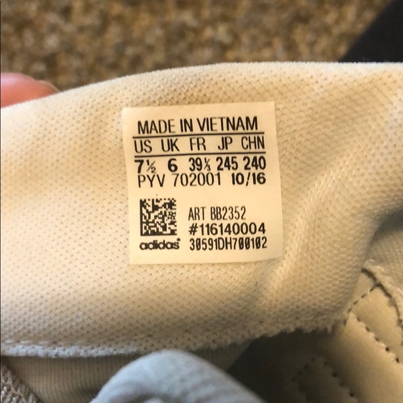 Adidas shoes - Picture 10 of 11